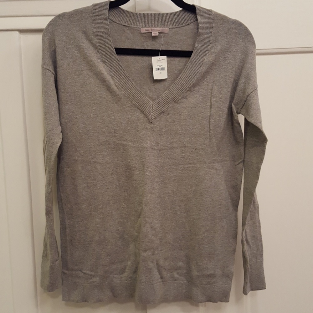 NWOT Gap Gray V-neck Sweater